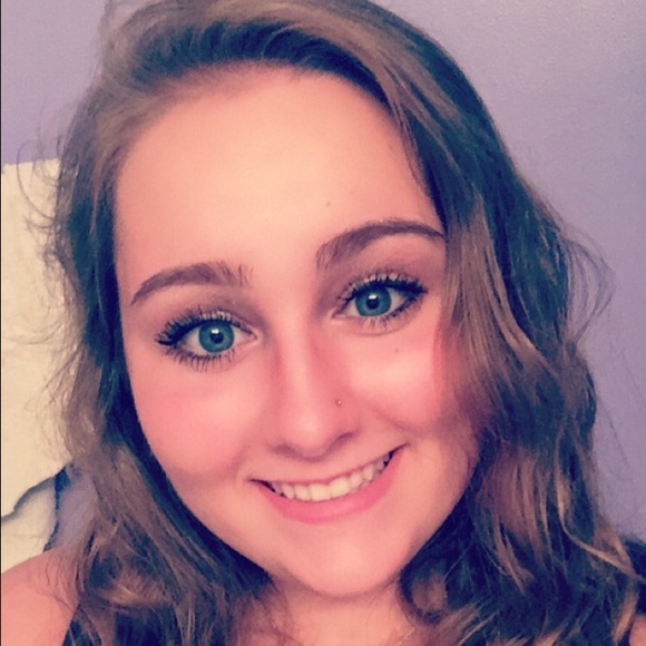 Meet your Posher, Jessica - Picture 1 of 1