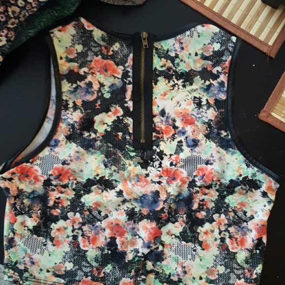 Crop top - Picture 3 of 3