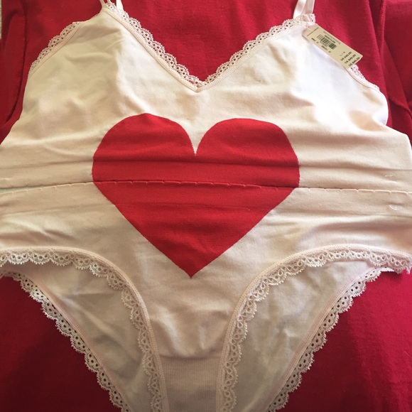Heart Set by Victoria's Secret L