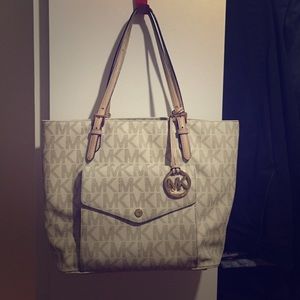 Michael Kors Jet set off white/tan/gold