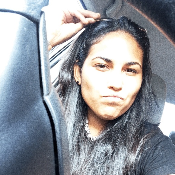 Meet your Posher, Lydia - Picture 1 of 1