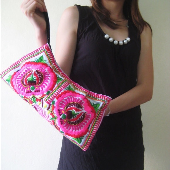 ❤️SOLD❤️ HP🎉Boho chic embrodered beach bag clutch - Picture 2 of 4