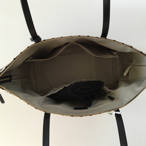 SALE PRICE FIRM🎉HP🎉 Kate Spade Diaper/Travel Bag - Picture 3 of 4