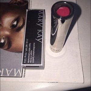 Mary kay true dimensions lip stick sassy fuchsia