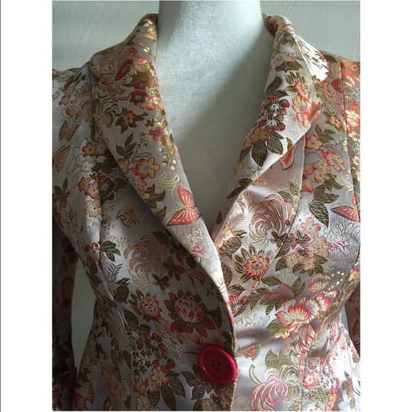 Betsey Johnson Jackets & Blazers - Betsey Johnson brocade cropped blazer💄⚡️