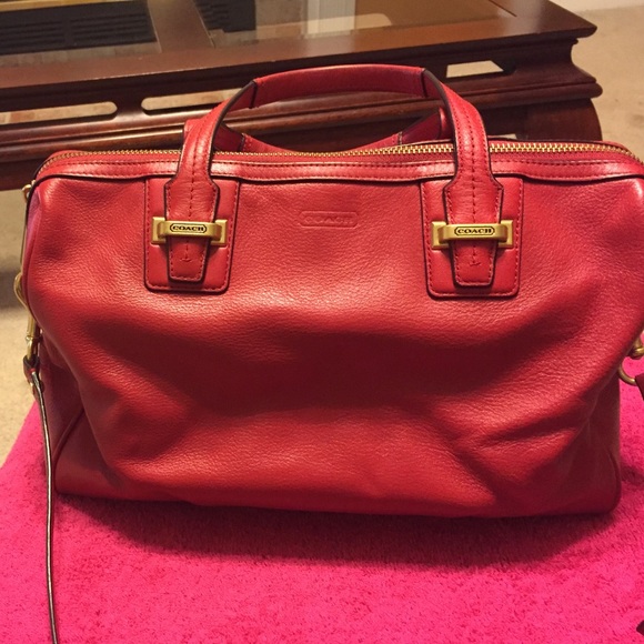 Red Coach Satchel purse💕💕🎉🎉🎈🎈