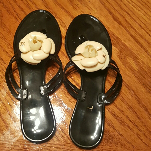 Chanel 9/10  jelly sandals
