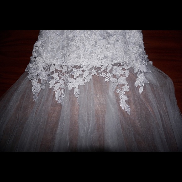 Beautiful white lace Prom/Wedding dress - Picture 2 of 4