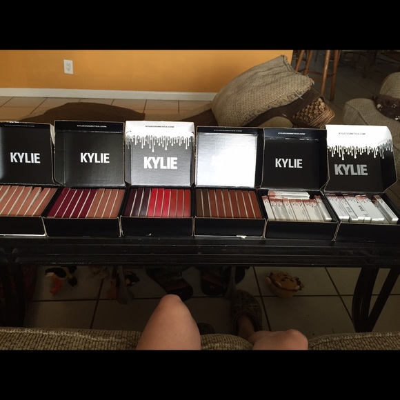 Amazon.com : Matte Lip Kit - 102 Extraordinary by Kylie  Kylie lip kits
