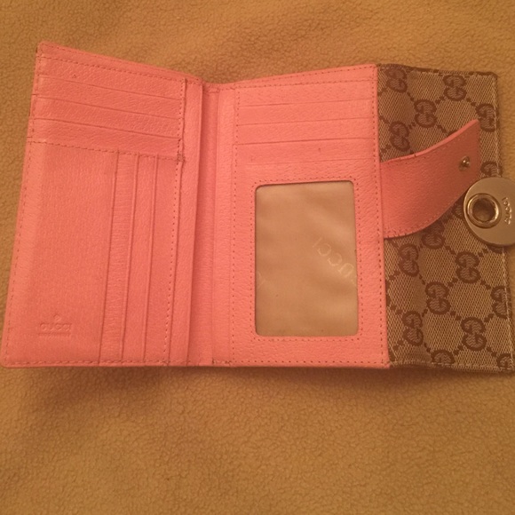 "Sold on Mercari" Authentic Gucci bifold wallet - Picture 2 of 4