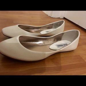 Steve Madden White Flats