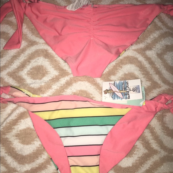 Scrunch butt NWT reversible RIpCurl