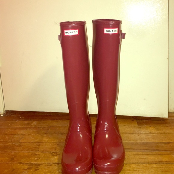 Holding for: @grace8120 : Hunter Boots