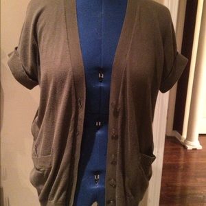 Short sleeve botton-down cardigan