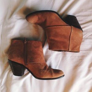 Adorable Cognac Ankle Booties (reposhing)