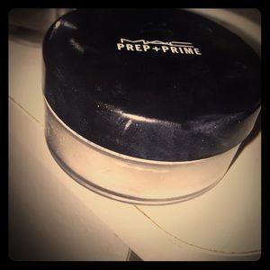 Mac prep and prime transparent finishing powder ✨