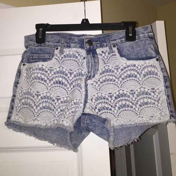 Crochet-front Denim Irish Jeans Mid-Waist Shorts