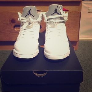 Air Jordan retro 5 metallic white