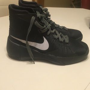 2015 Nike hyperdunk basketball sneakers