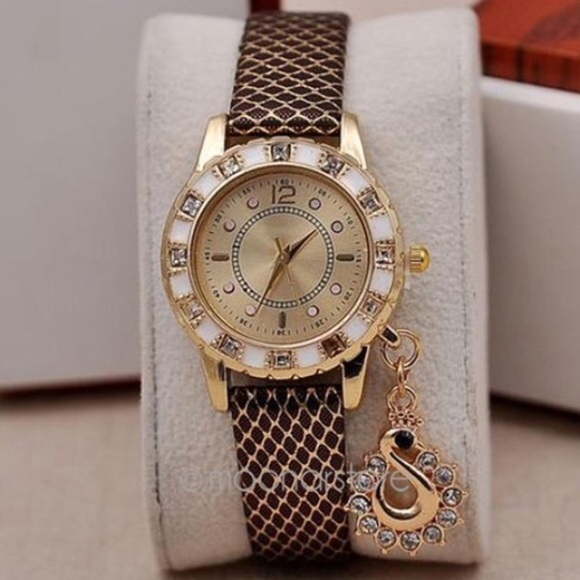 Accessories - Chrystal Design Wrist Watch⏱