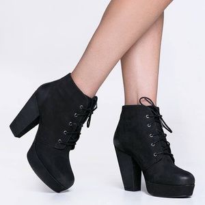 BRAND NEW Steve Madden Raspy Black Boots