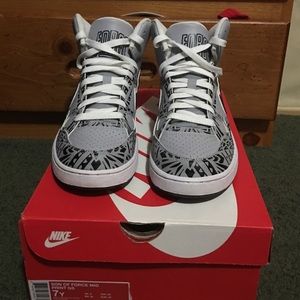 Nike grade school son of force shoes