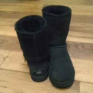 CLASSIC SHORT UGG BOOTS