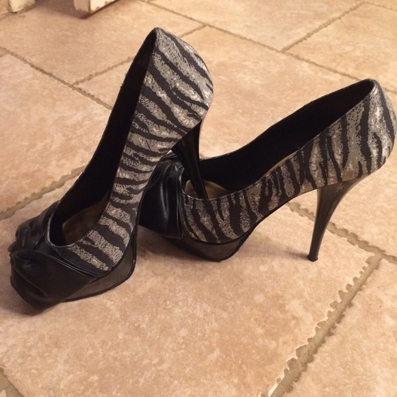 Gorgeous Zebra high heels - Picture 1 of 4