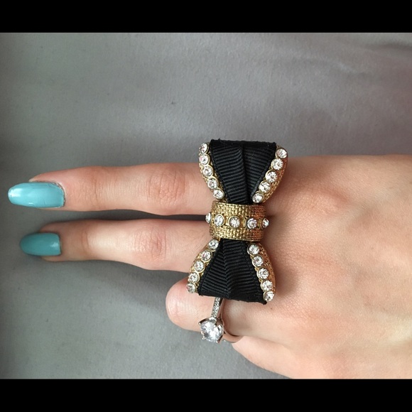 Two finger bow ring