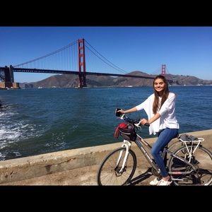 Meet your Posher, Cinthia