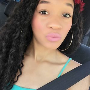 Meet your Posher, Korie