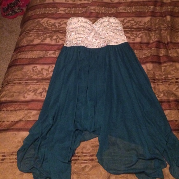 Dresses & Skirts - Prom dress/ homecoming dress NEVER worn