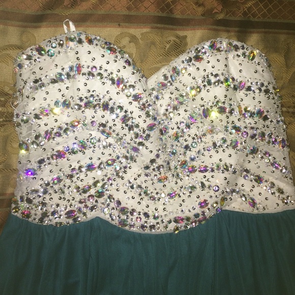 Prom dress/ homecoming dress NEVER worn - Picture 2 of 3