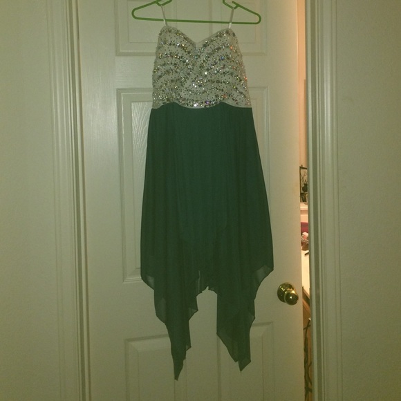 Prom dress/ homecoming dress NEVER worn - Picture 3 of 3