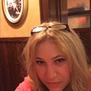 Meet your Posher, Ana rosa