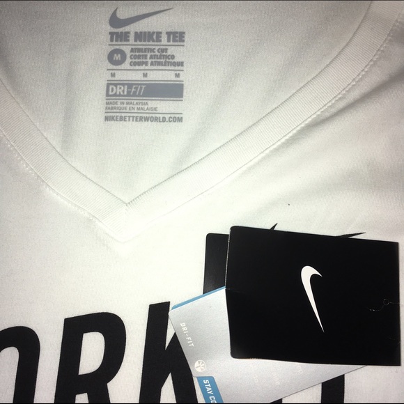 Nike dri-fit t-shirt NWT size medium - Picture 2 of 3