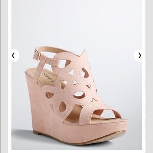 BNIB Beautiful baby pink wedges