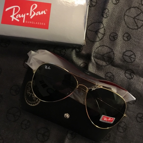 Ray-Ban aviator sunglasses! New with case and box!