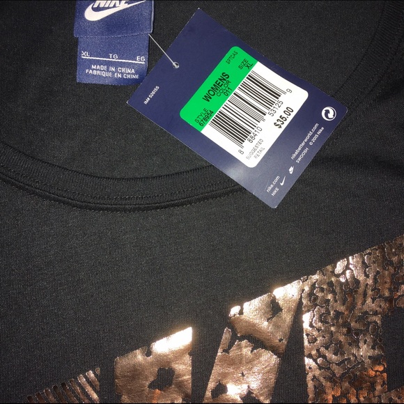 Nike Long Sleeve T-Shirt NWT - Picture 2 of 3