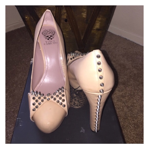 Vince Camuto pumps