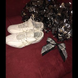 BUNDLE cheer shoes