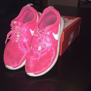Pink roshes.