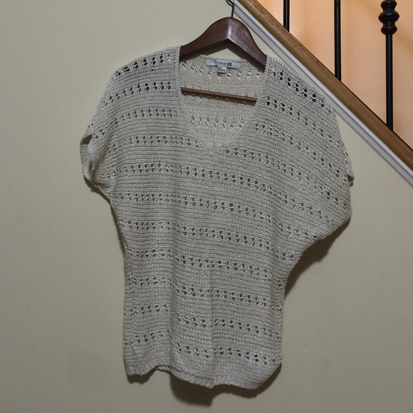 Top - Picture 2 of 3