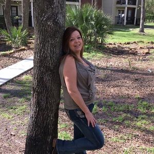 Meet your Posher, Melissa