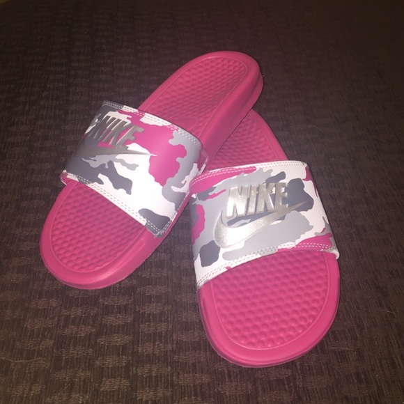 pink camo nike