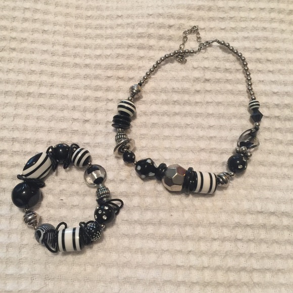 Necklace and bracelet set