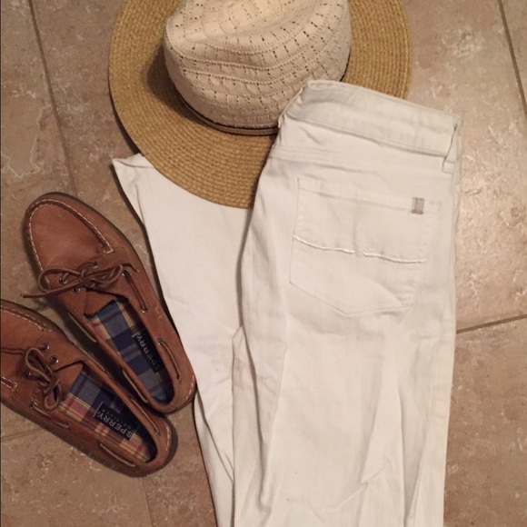 👖 Buffalo White boot cut jeans 👖