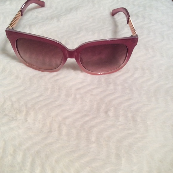Tahari sunglasses