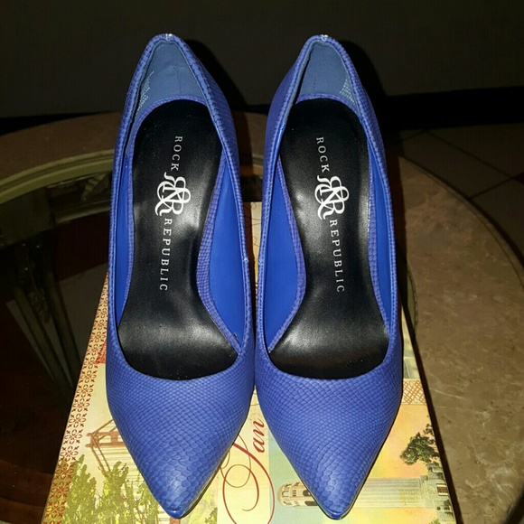 !!!RREDUCED!!! BLUE HEELS 6 1/2