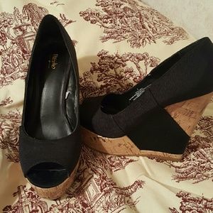 MOSSIMO SUPPLY C0. Black & Cork Wedges